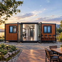 Maison préfabriquée moderne en conteneur, boutique modulaire en conteneur avec portes pliantes en verre pour café en plein air et magasin de détail