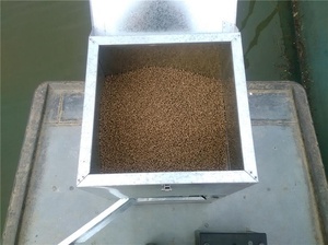 New Type Automatic Pond <span class=keywords><strong>Fish</strong></span> Food Feeder Schalen Automatische Fischfarm Feeder - Product Image 3