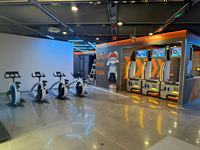 Sistema de Ciclismo Interactivo Inmersivo InteraGame, Proyección Panorámica, Juego de Carreras de Bicicletas Multijugador para Pistas Deportivas Cubiertas y Centros de Entretenimiento Familiar (FEC)