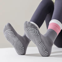 Échantillon gratuit bas quantité minimale de commande Pilates Yoga chaussettes femmes respirant Ballet Pilates chaussettes Fitness antidérapant Grip Yoga chaussettes