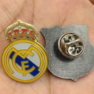 Broche en métal en résine époxy avec logo des clubs <span class=keywords><strong>de</strong></span> football Milan, <span class=keywords><strong>Paris</strong></span>, Liverpool, Inter Milan, cadeau commémoratif pour l'anniversaire des enfants - Product Image 3