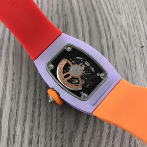 La dernière montre de mode pour femme, de luxe, de haute qualité, en céramique colorée, modèle 0701, à découpe géométrique, squelettée et étanche. - Product Image 3