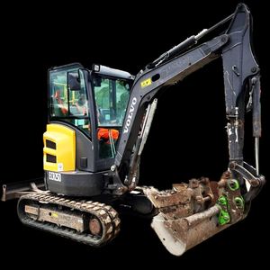 Mini-excavatrice Volvo ECR25D d'occasion d'origine suédoise à vendre |   Mini-pelleuse de 2 tonnes pour usage domestique |   Faible nombre d'heures de fonctionnement | Excellent état - Product Image 2