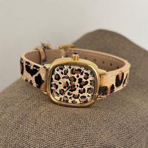 Montre élégante pour femme à imprimé léopard rétro - Montre à la mode, romantique, tendance, haut de gamme, exquise et luxueuse - Product Image 3