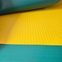 0.3MM 320GSM Double Couleur PVC Enduit Laminé À Froid Étanche Résistant Au Feu Anti-UV Bâche Rouleaux pour Une Utilisation En Plein Air