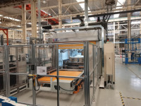 Système robotique de découpe au jet d'eau à 6 axes de type portique, pompe haute précision, indice de protection IP65 pour la découpe de précision des matériaux intérieurs automobiles
