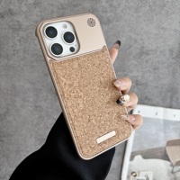 Étui de téléphone en matériau PC magnétique doux et luxueux pour 15 Pro Max avec protection contre l'eau et charge sans fil