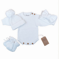 Ensemble cadeau nouveau-né en coton tricoté : barboteuse, bonnet, bandeau, chaussons côtelés à pompon et nœud – Vente en gros OEM ODM