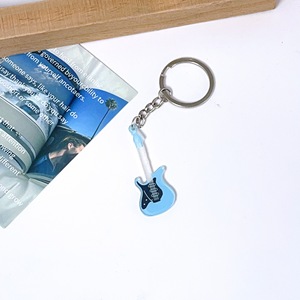 Regalo creativo personalizado Kawaii doble cara impreso guitarra colgante Rock Mini violín instrumento acrílico llavero - Product Image 4