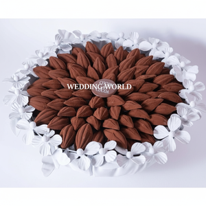 Tazón de Chocolate Blanco de Metal con Diseño Floral, Cuenco Dulce Recubierto de Polvo Blanco, Cuenco de Chocolate de Lujo, Novedad - Product Image 1