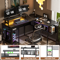Bureau de jeu en forme de L avec éclairage LED, panneau perforé et prise de courant, bureau d'ordinateur d'angle avec plateau pour clavier et étagère pour bureau à domicile