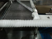 Machine de remplissage automatique électrique de liquide d'ampoule d'huile essentielle de verre injectable pour l'emballage en plastique de l'habillement chimique de boisson