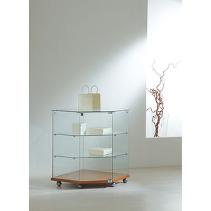 Vitrina Esquinera Moderna de 68x68x90cm con Estantes de Vidrio Templado y Ruedas, Base de Madera de Cerezo, Mueble de Almacenamiento para Sala de Estar - Product Image 1