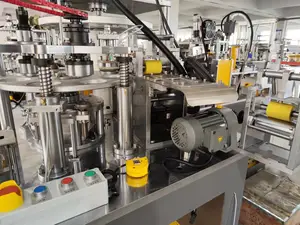 เครื่องทำถ้วยกระดาษ GUANGCHUAN อัตโนมัติเต็มรูปแบบราคาต่ำเครื่องขึ้นรูปถ้วยกาแฟความเร็วสูงของจีน