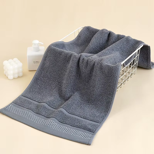 Ensemble de serviettes de bain en coton biologique pur, absorbant, doux, tissé, motif damassé de luxe, antibactérien, broderie hôtelière - Product Image 3