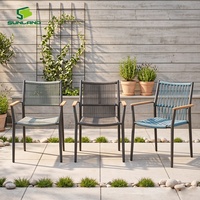 Ensemble de salle à manger d'extérieur moderne Sunland 3 pièces, chaises en corde tressée résistantes à l'eau avec table en HPL durable, idéal pour les restaurants et les cafés