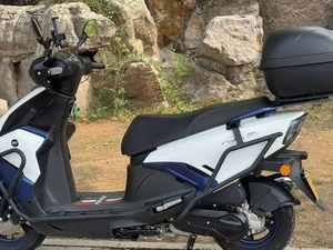 <span class=keywords><strong>Scooter</strong></span> urbain QJMOTOR SRV125 |   125cc 6,9 kW |   Options CBS/ABS+TCS, siège bas de 750 mm - Product Image 6