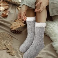 Pantoufle pour femme doux épais hiver couleur unie torsion chaussettes adhésif et distribuer confortable antidérapant maison sol pantoufles chaussette pour femmes