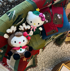 Плюшевая игрушка Hello Kitty 39 см (15 дюймов) — в новогоднем наряде оленя, коллекция «Праздничные подарки», мягкая набивная игрушка для сезонных подарков - Product Image 3