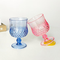 Verres rétro pour événements majeurs – Gobelets à vin et verres à eau en plastique bleu vintage pour réceptions de mariage