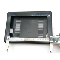 Boîtier de montage sur panneau en plastique ABS noir avec fente de dissipation thermique pour écran tactile HMI et module PCB