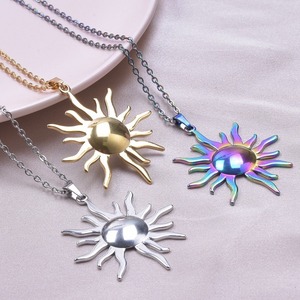 Collana Unisex con Pendente a Forma di Sole in Acciaio Inossidabile 304, Catena a Maglie con Fiamma Celeste in Oro e Argento - Product Image 6