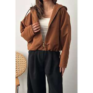 Chaqueta Corta con Capucha para Mujer, Color Camel, Suministro al por Mayor - Product Image 2