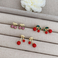 1 paire de clous d'oreilles mignons en cuivre cerise plaqué or 18 carats de style moderne