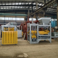 Machine automatique de fabrication de blocs de pavés QT4-15 pour le marché du Moyen-Orient
