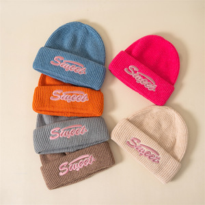 Haute qualité automne hiver femmes épaissi chaud doux acrylique tricoté personnalisé 3D brodé <span class=keywords><strong>bonnet</strong></span> - Product Image 3