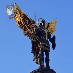 Statue dorée Archange Saint Michel tenant une épée <span class=keywords><strong>et</strong></span> un <span class=keywords><strong>bouclier</strong></span> Statue en bronze pour la décoration extérieure - Product Image 4