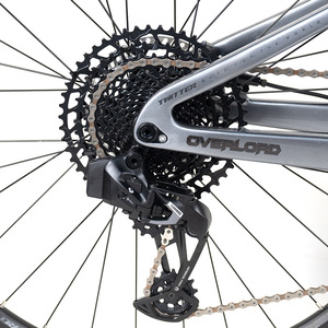 Vélo de montagne avec cadre en fibre de carbone, suspension avant/arrière, freins à disque doubles, jantes en alliage d'aluminium, transmission électronique AXS 12 vitesses - Product Image 4