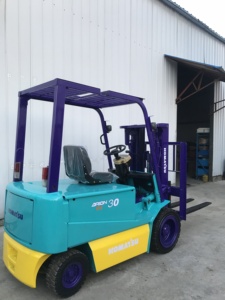 Montacargas Eléctrico Komatsu Usado de 72V 550AH con Motor Japonés, Capacidad de 3 Toneladas y 4.5 Metros, Especificaciones para Montacargas - Product Image 2