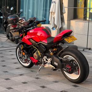 <span class=keywords><strong>Ducati</strong></span> <span class=keywords><strong>Street</strong></span> <span class=keywords><strong>Fighter</strong></span> V4S, Motor en V refrigerado por agua de cuatro tiempos con combustible de gasolina para tubo de escape específico de pista - Product Image 3