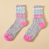 Chaussettes d'hiver chaudes et douces pour femmes, chaussettes décontractées en micro-fil de plume, tricotées en chaîne, chaussettes de maison, chaussettes de sol, motif animal de Noël