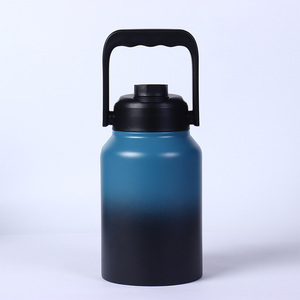 ขวดน้ำสแตนเลสขนาด 64 ออนซ์ ดีไซน์ไล่เฉดสีแดง ปราศจากสาร BPA เก็บความร้อน-เย็น ขวดน้ำสแตนเลสสองชั้นสุญญากาศขนาด 64 ออนซ์ - Product Image 3
