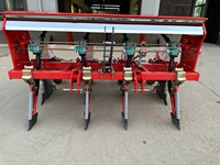 Semoir de haute précision à 4 rangs / Planteuse tractée par tracteur pour terres agricoles / Machine à semer le maïs et le soja pour le marché africain