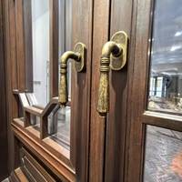 Fenêtre à battant double en bois trempé de style moderne, insonorisée, à ouverture vers l'extérieur, pour villas chinoises et restaurants