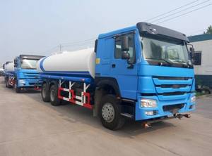 Camion à eau léger chinois 4X2 série Zz1167m4617 5cbm 290hp moteur camion-citerne à eau avec transmission et direction - Product Image 3