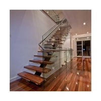 Escalier droit en bois moderne avec verre trempé sur mesure pour maisons de luxe