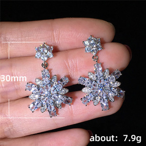 Orecchini Pendenti a Fiore di Ghiaccio per Donne, Gioielli Eleganti e Creativi per Uso Quotidiano - Product Image 4