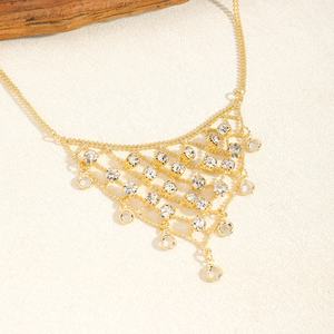 قلادة ذهبية مطلية عصرية من ZAA بتصميم مثلث مرصع بالأحجار الكريمة مع شراشيب بسيطة وفاخرة للنساء - Product Image 4