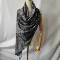 Écharpe Pashmina personnalisée soyeuse pour femmes Deux tons Pashmina Châles et enveloppes avec franges Écharpes Paisley de haute qualité Châles
