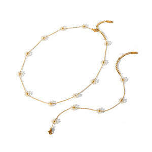 สร้อยคอคริสตัลรูปดอกไม้ ชุบทอง 18k เหล็กไทเทเนียม เครื่องประดับสำหรับผู้หญิงใส่ได้ทุกวัน - Product Image 3