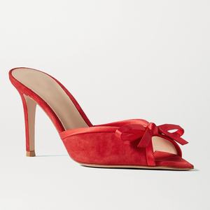 Mules à bout pointu en daim rouge et noir pour femmes, avec nœud, talon aiguille, à enfiler, <span class=keywords><strong>grande</strong></span> <span class=keywords><strong>taille</strong></span>, OEM/ODM, talon fin de 8 cm, chaussures de soirée d'été - Product Image 2
