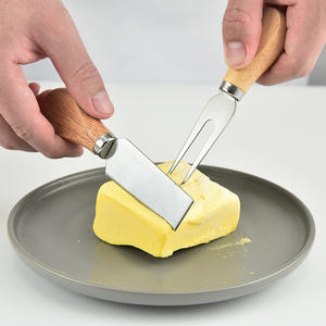 Juego de cuchillos para queso de acero inoxidable, 4 piezas con mango de madera, espátula duradera para cortar queso, herramientas para hornear para uso en la cocina - Product Image 3
