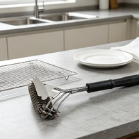 Brosse de nettoyage de barbecue robuste 3-en-1 avec grattoir et poils en acier, manche long de 43 cm pour grilles à gaz et à charbon de bois