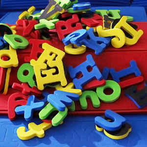 Aimants de réfrigérateur en EVA avec lettres <span class=keywords><strong>et</strong></span> chiffres <span class=keywords><strong>anglais</strong></span> de couleur personnalisée, autocollants magnétiques éducatifs, jouet éducatif pour l'apprentissage précoce des enfants - Product Image 5