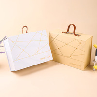Boîte cadeau rigide personnalisée avec impression dorée, poignée et emballage en papier artistique pliable pour cadeaux d'affaires