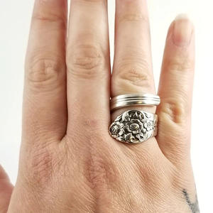 แหวนค็อกเทลลายดอกไม้ H289สแตนเลสวินเทจสำหรับทุกเพศแหวนแฟชั่นเครื่องประดับของขวัญ - Product Image 2